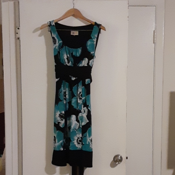 Summer dress - Picture 1 of 3